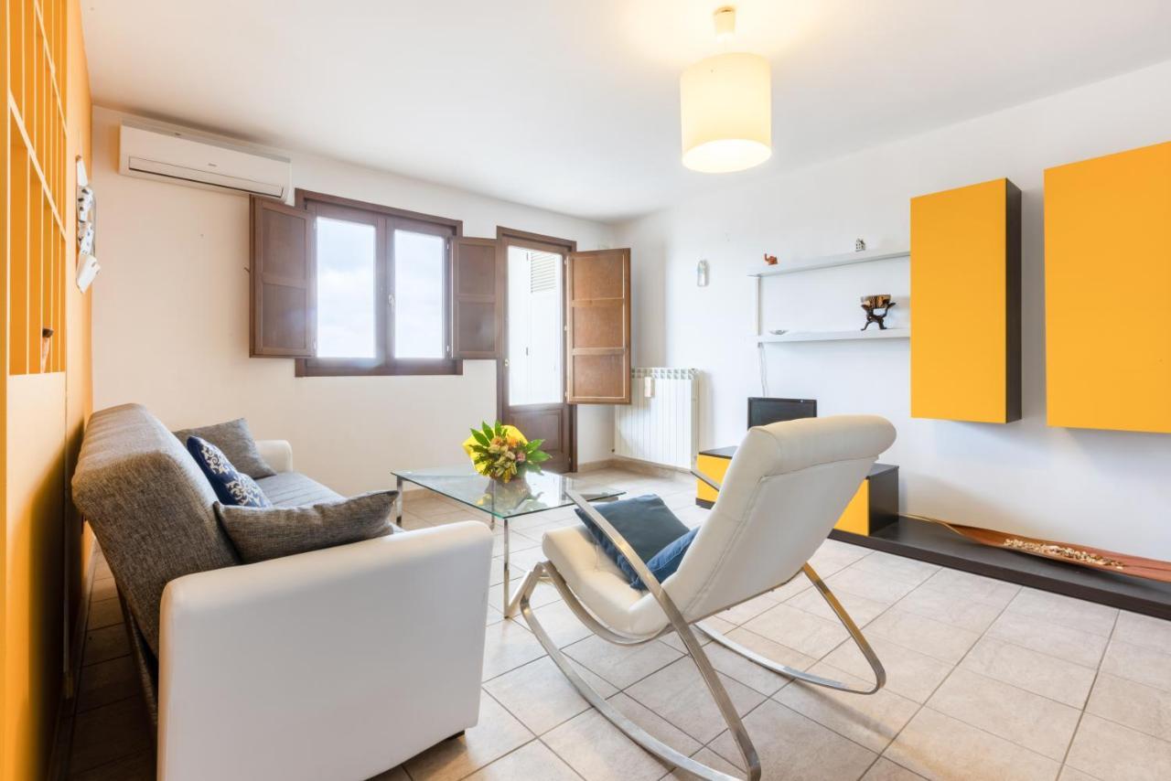 Lecce Colorful Flat With Terrace & Parking Apartment Exterior photo
