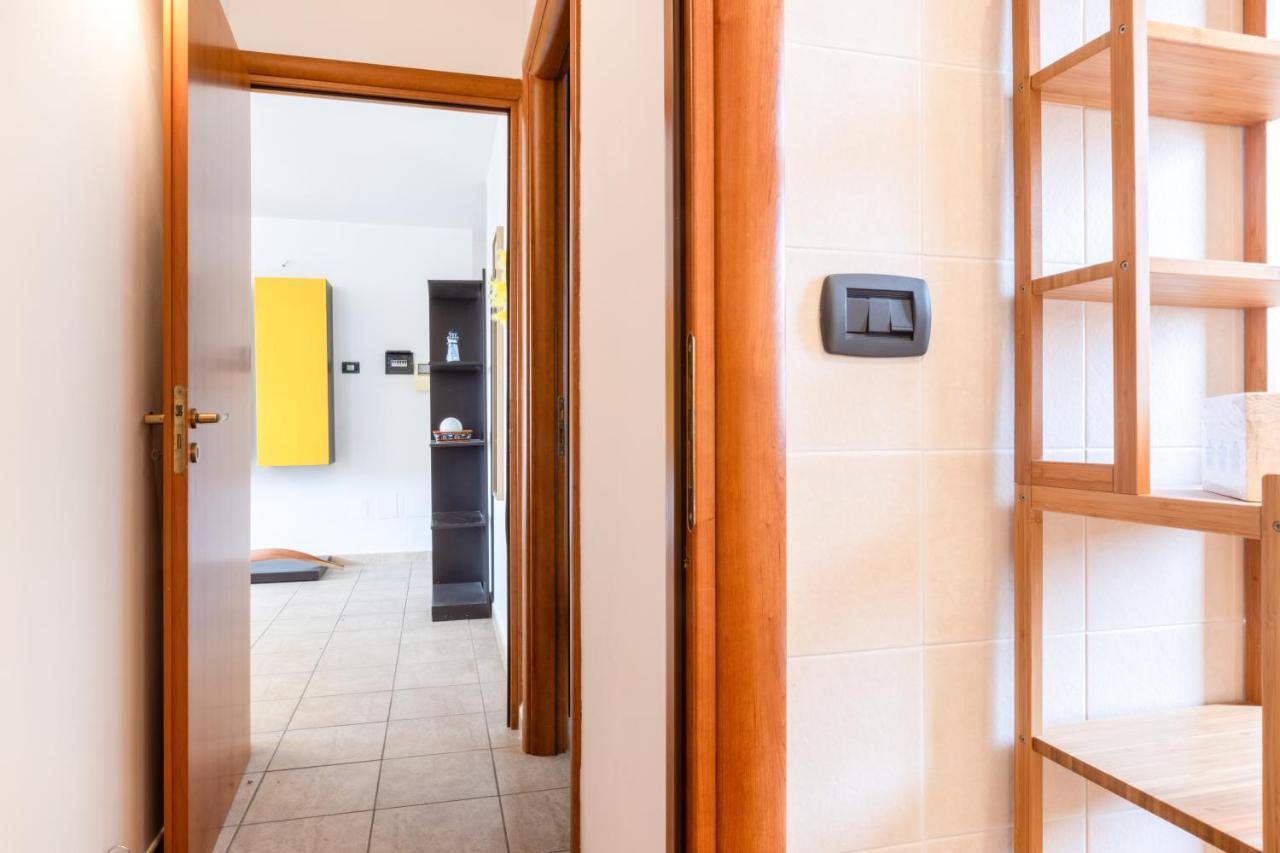 Lecce Colorful Flat With Terrace & Parking Apartment Exterior photo
